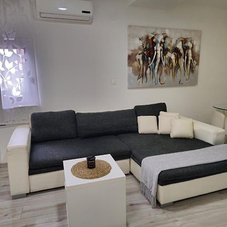 Apartment Aria Vinkovci Luaran gambar